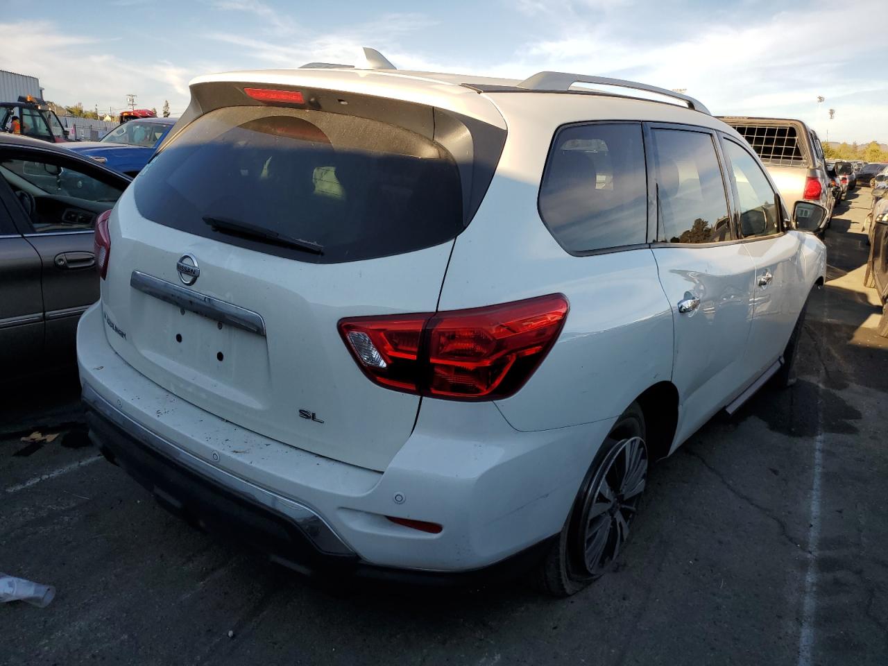 Изображение 3 2020 NISSAN PATHFINDER SL 2020 с VIN 5N1DR2CN8LC615582