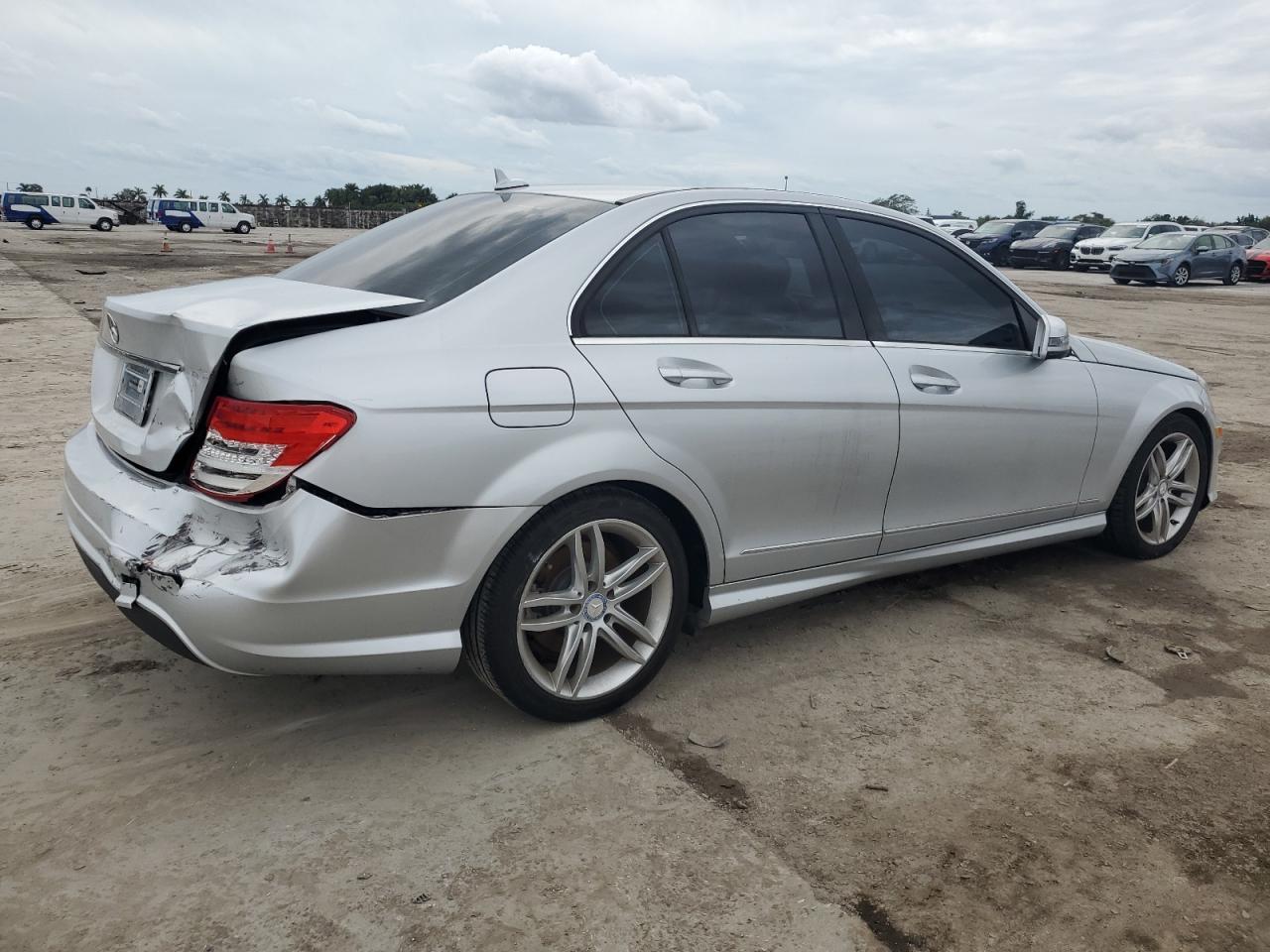 Image 3 of 2013 MERCEDES-BENZ C 250 2013 with VIN WDDGF4HB0DA809921