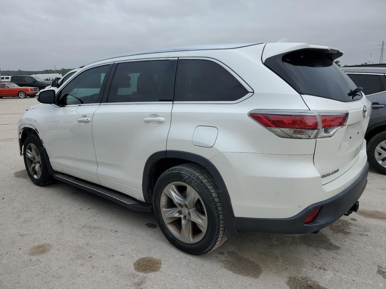 Image 2 of 2015 TOYOTA HIGHLANDER LIMITED 2015 with VIN 5TDYKRFH1FS050698