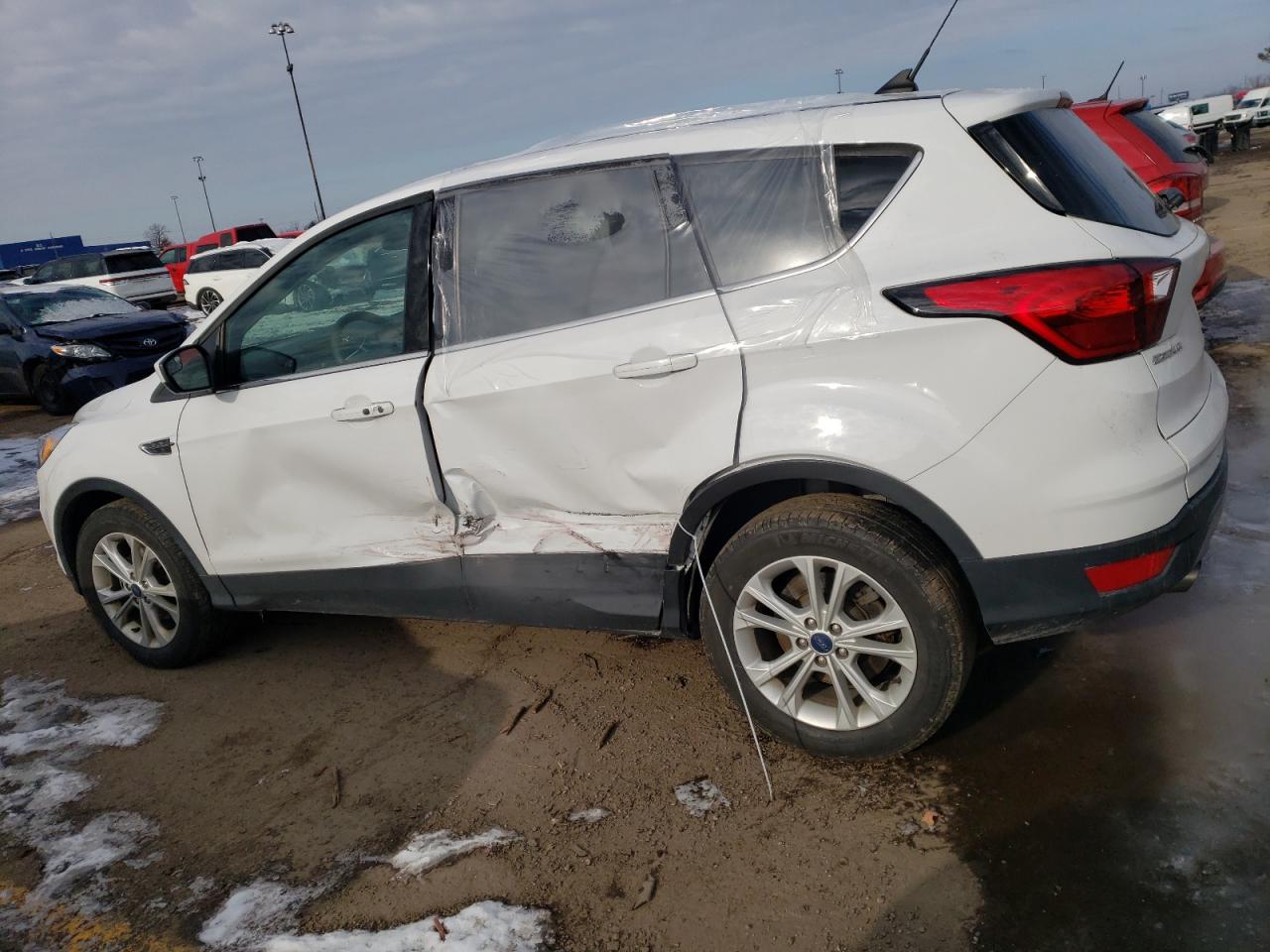 Image 2 of 2019 FORD ESCAPE SE 2019 with VIN 1FMCU0GD5KUC24348