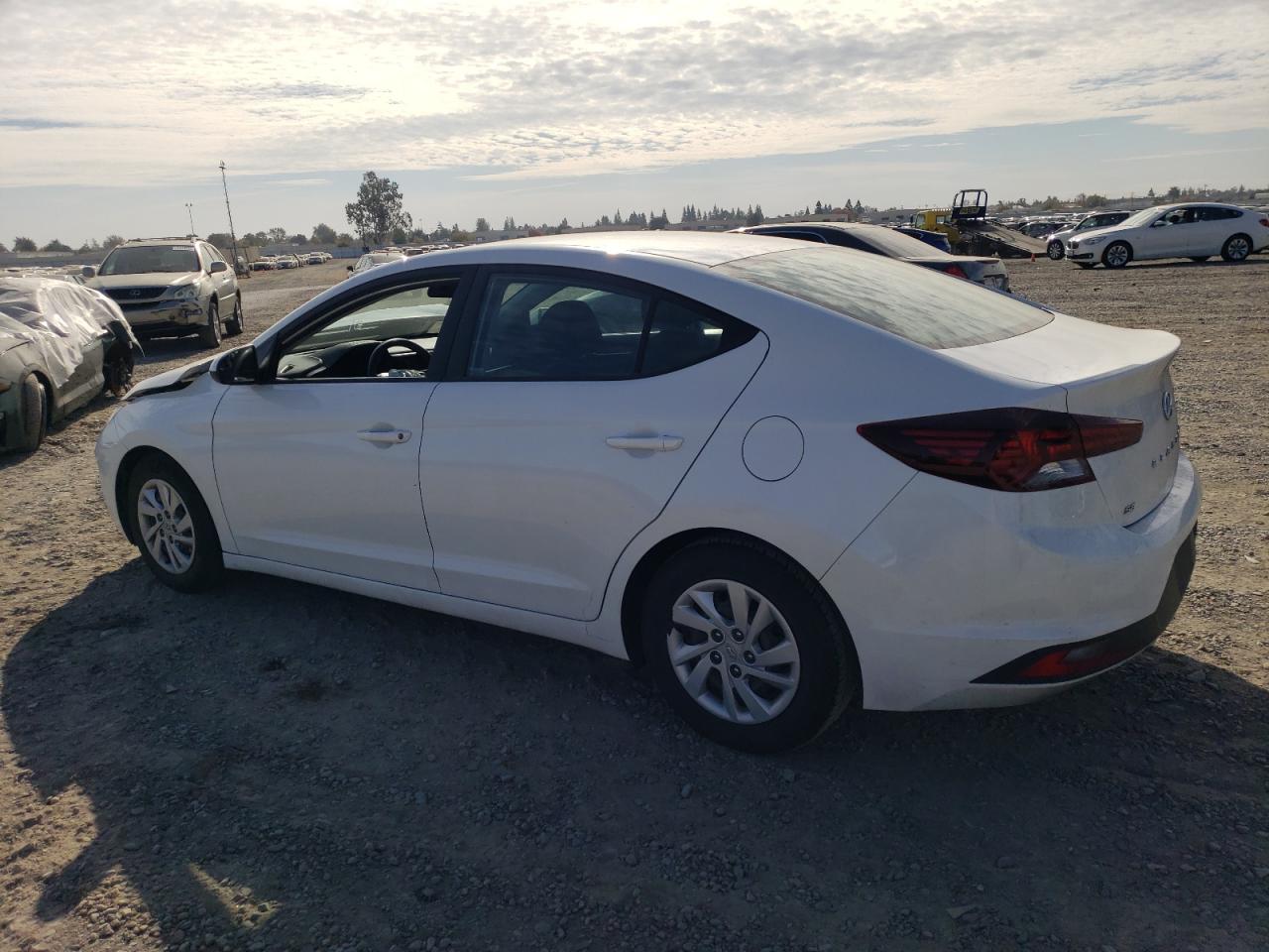Image 2 of 2019 HYUNDAI ELANTRA SE 2019 with VIN 5NPD74LFXKH441225