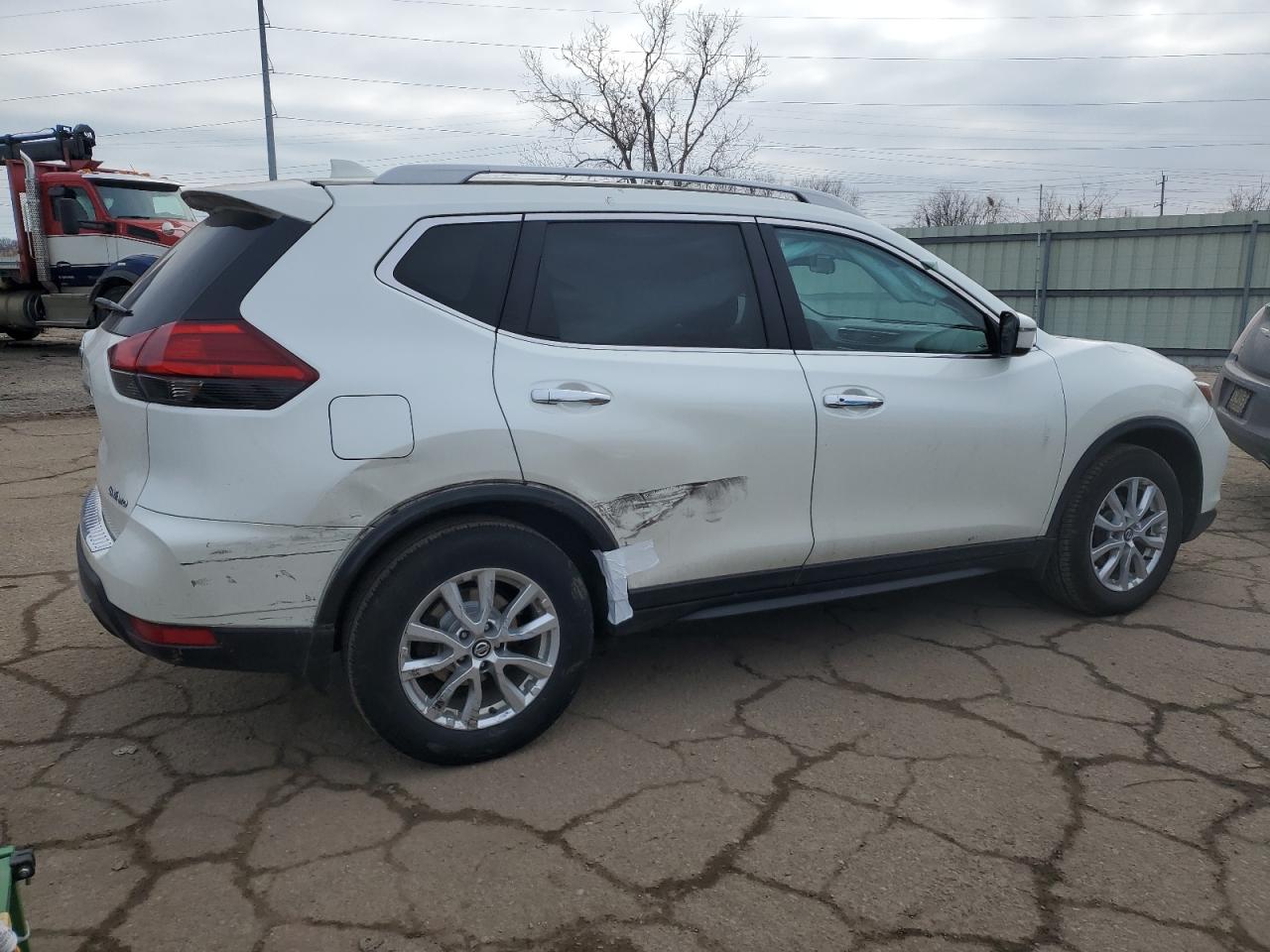 Obraz 3 z 2017 NISSAN ROGUE SV 2017 z VIN 5N1AT2MV1HC745911