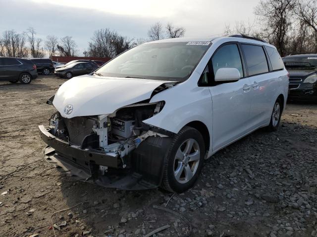 Obraz 1 z 2013 TOYOTA SIENNA LE 2013 z VIN 5TDKK3DC0DS347131