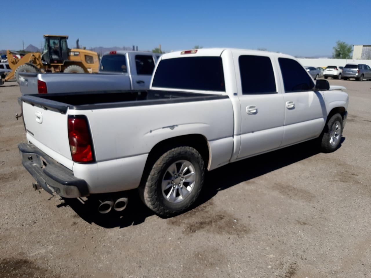 Image 3 of 2005 CHEVROLET SILVERADO C1500 2005 with VIN 2GCEC13T051245899