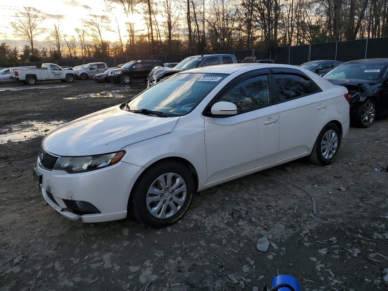 Image 1 of 2011 KIA FORTE EX 2011 with VIN KNAFU4A28B5354647