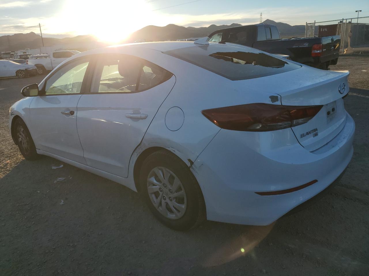 Obraz 2 z 2017 HYUNDAI ELANTRA SE 2017 z VIN 5NPD74LF0HH111490
