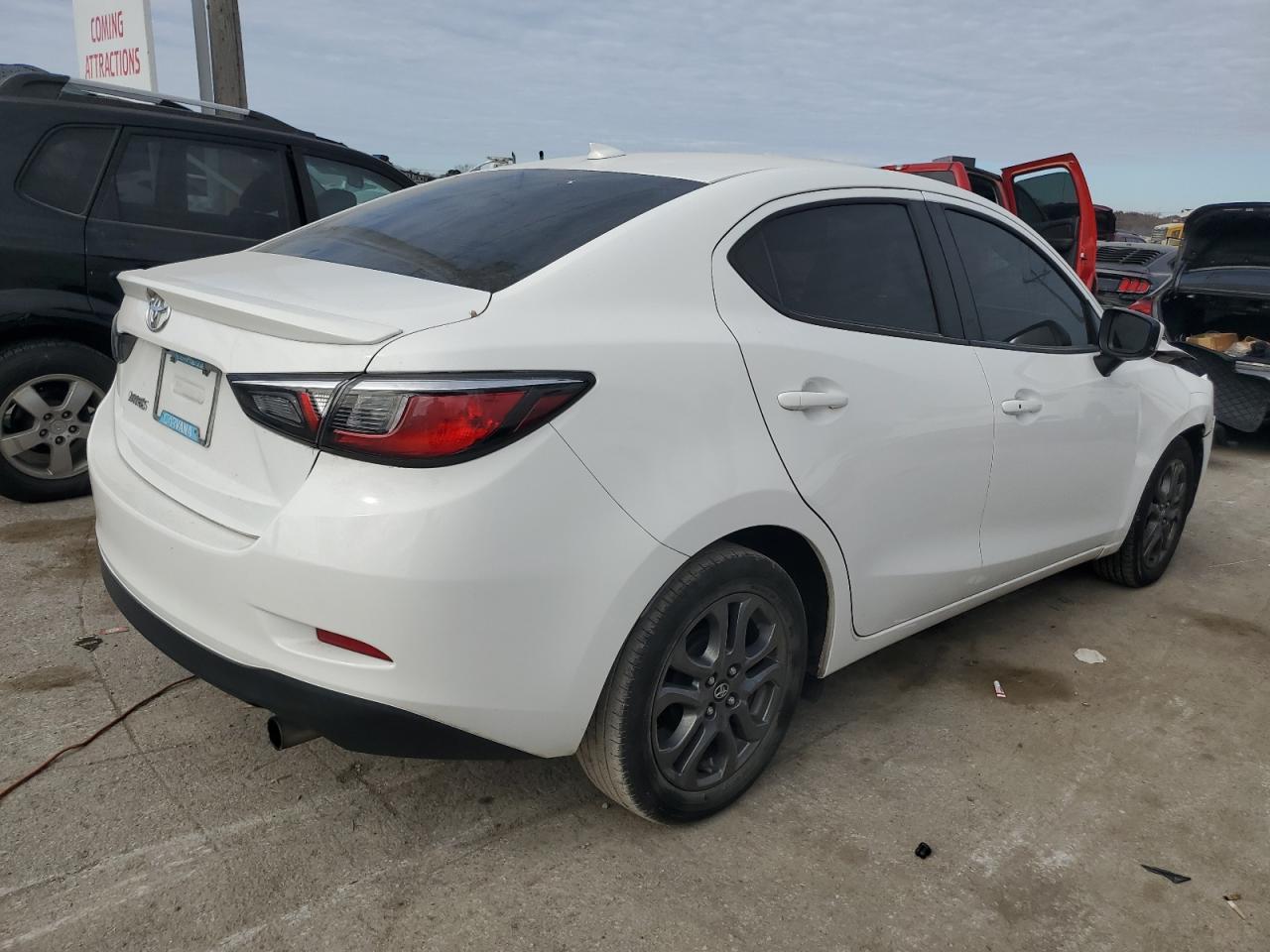 Изображение 3 2019 TOYOTA YARIS L 2019 с VIN 3MYDLBYV2KY527679
