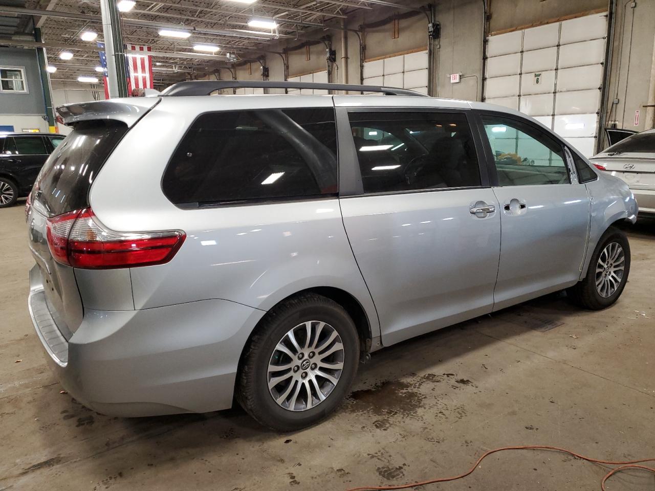 Изображение 3 2020 TOYOTA SIENNA XLE 2020 с VIN 5TDYZ3DC7LS034579