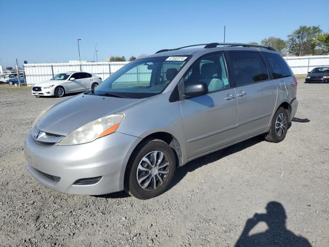 Изображение 2010 TOYOTA SIENNA CE 2010