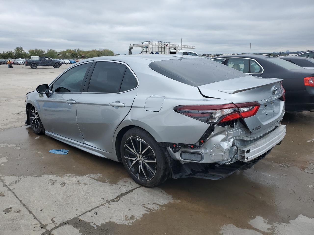 Image 2 of 2021 TOYOTA CAMRY SE 2021 with VIN 4T1G11BK8MU027618