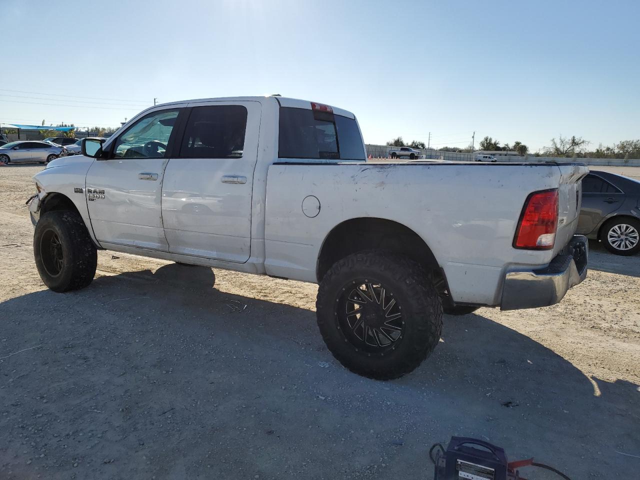Image 2 of 2019 RAM 1500 CLASSIC SLT 2019 with VIN 1C6RR6TT9KS561642