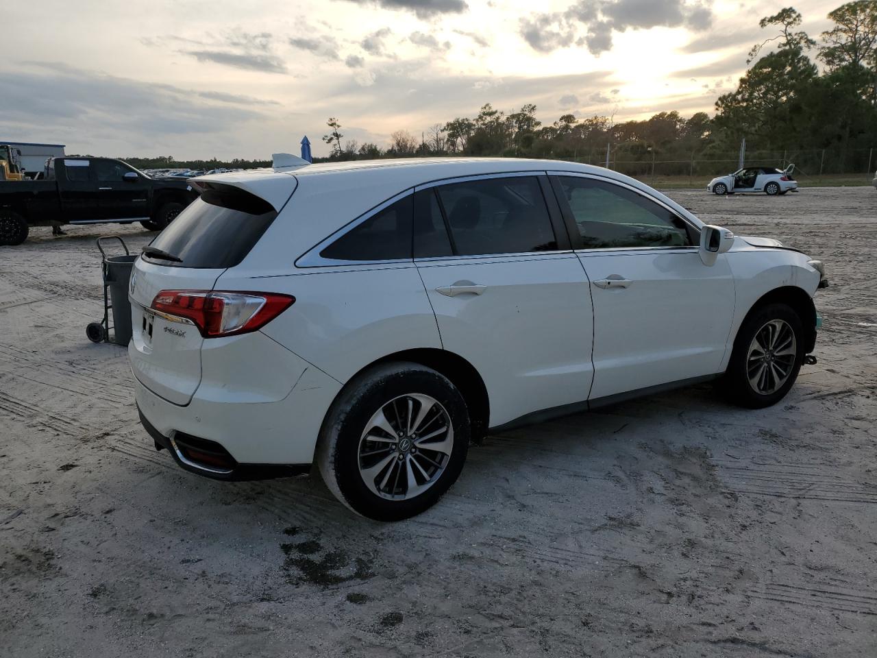 Obraz 3 z 2017 ACURA RDX ADVANCE 2017 z VIN 5J8TB3H79HL018681