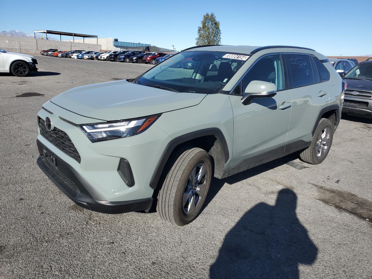 Изображение 1 2023 TOYOTA RAV4 XLE 2023 с VIN 2T3W1RFVXPW265951