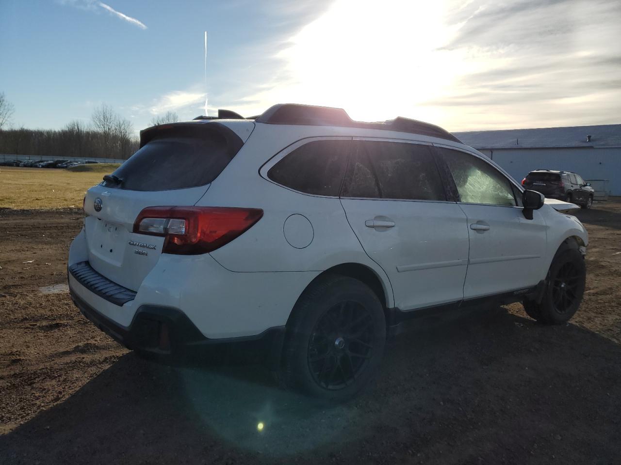 Obraz 3 z 2018 SUBARU OUTBACK 3.6R LIMITED 2018 z VIN 4S4BSENC9J3269855