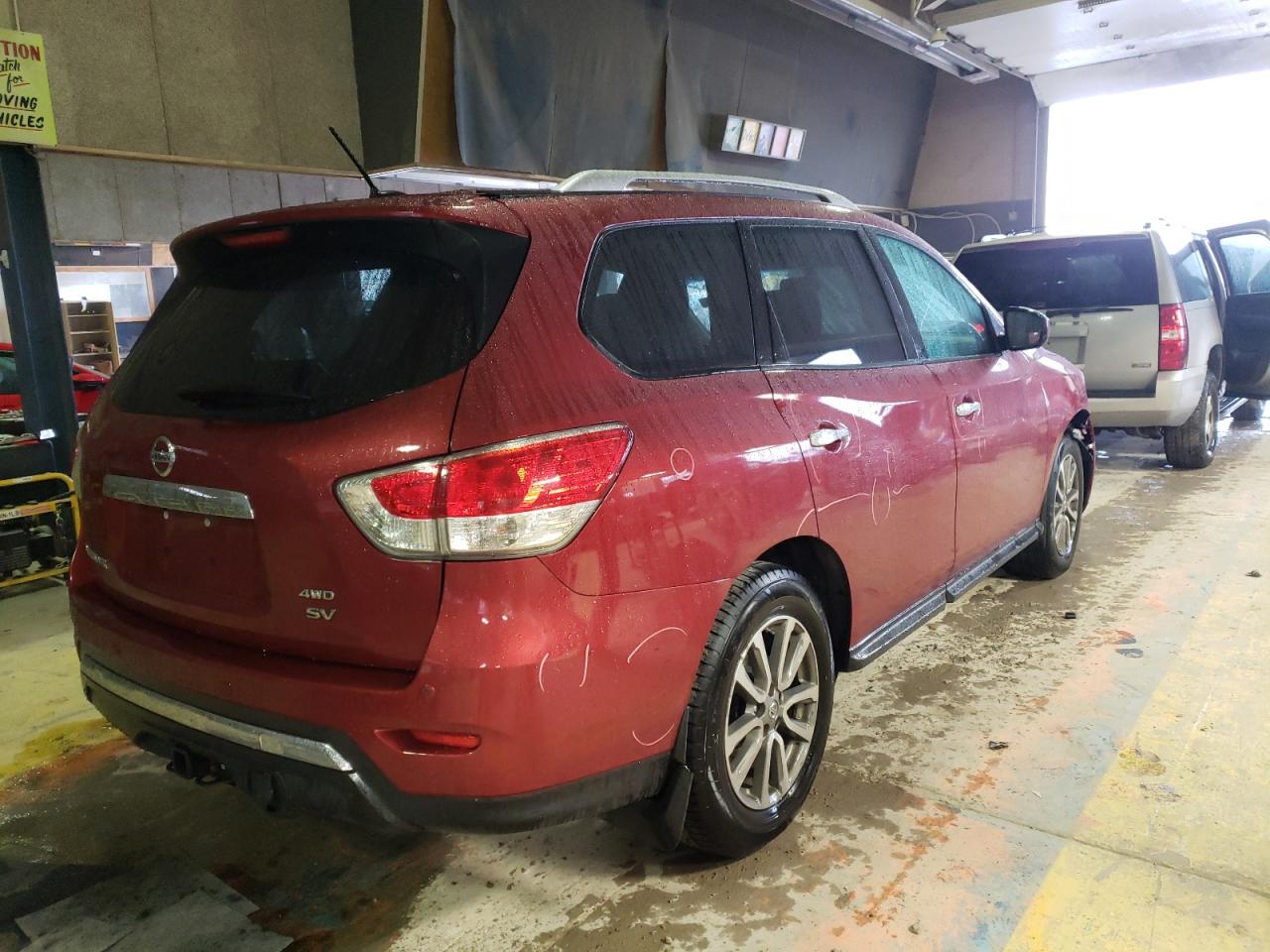 Изображение 3 2014 NISSAN PATHFINDER S 2014 с VIN 5N1AR2MM6EC604916
