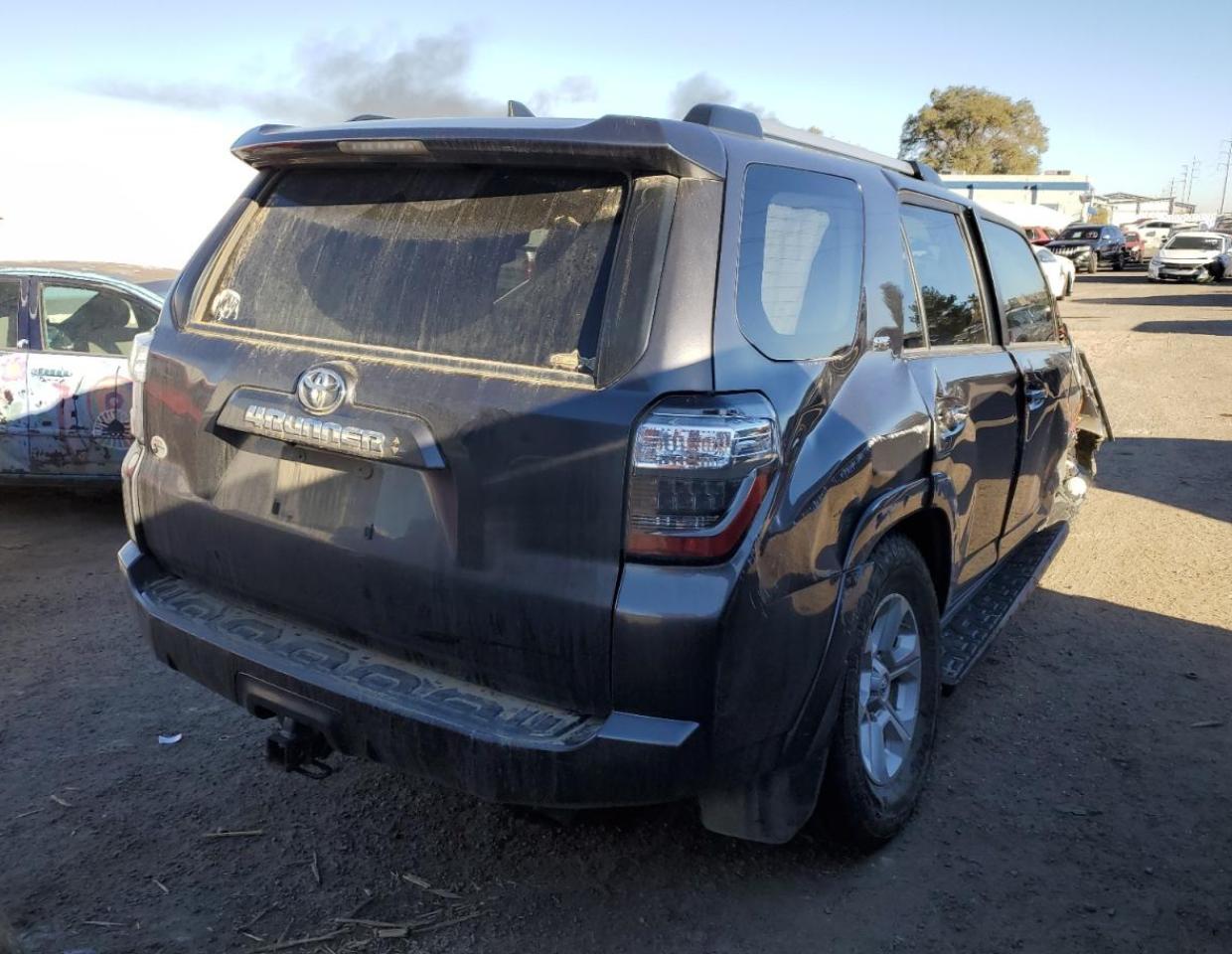 Image 3 of 2020 TOYOTA 4RUNNER SR5/SR5 PREMIUM 2020 with VIN JTEBU5JR1L5767396