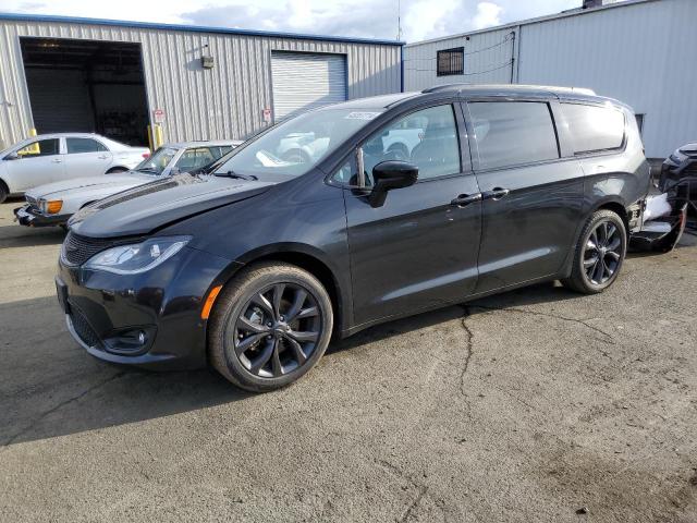 Image 1 of 2019 CHRYSLER PACIFICA TOURING L 2019 with VIN 2C4RC1BG2KR532213
