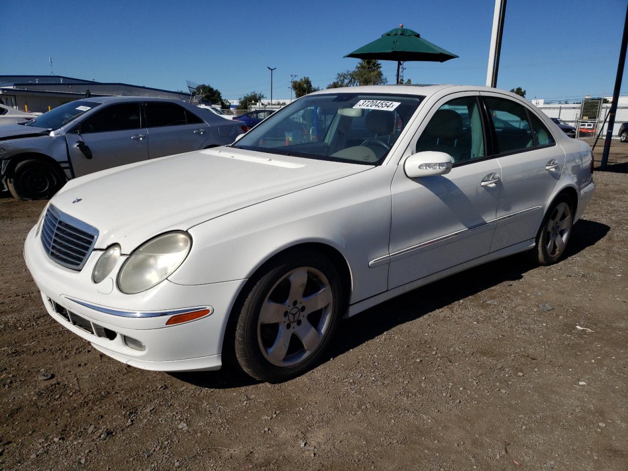 Image 1 of 2006 MERCEDES-BENZ E 500 2006 with VIN WDBUF70J16A834572