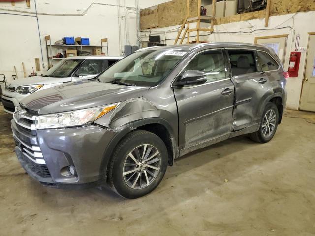 Image 1 of 2017 TOYOTA HIGHLANDER SE 2017 with VIN 5TDJZRFH7HS455982