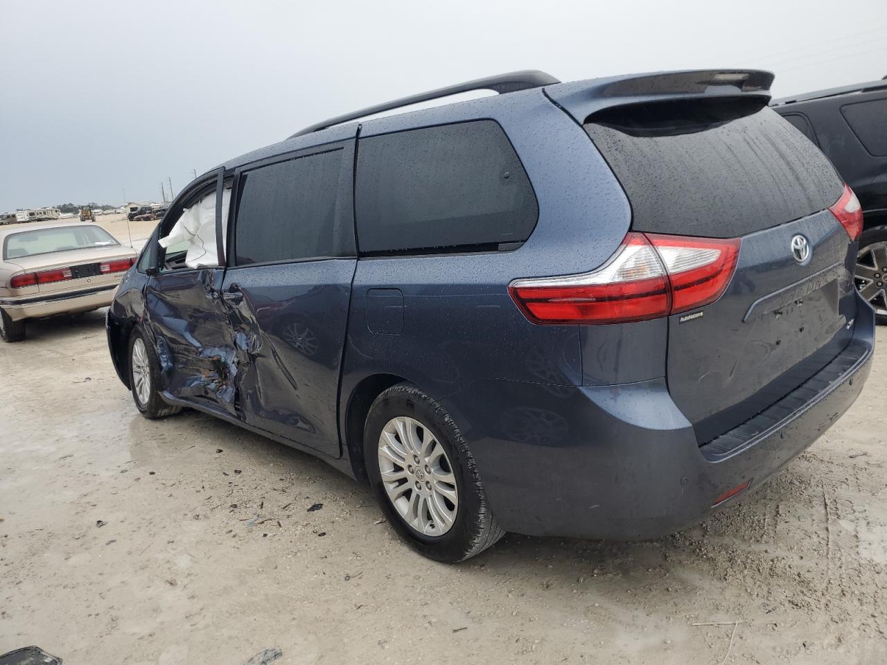 Obraz 2 z 2015 TOYOTA SIENNA XLE 2015 z VIN 5TDYK3DCXFS598669