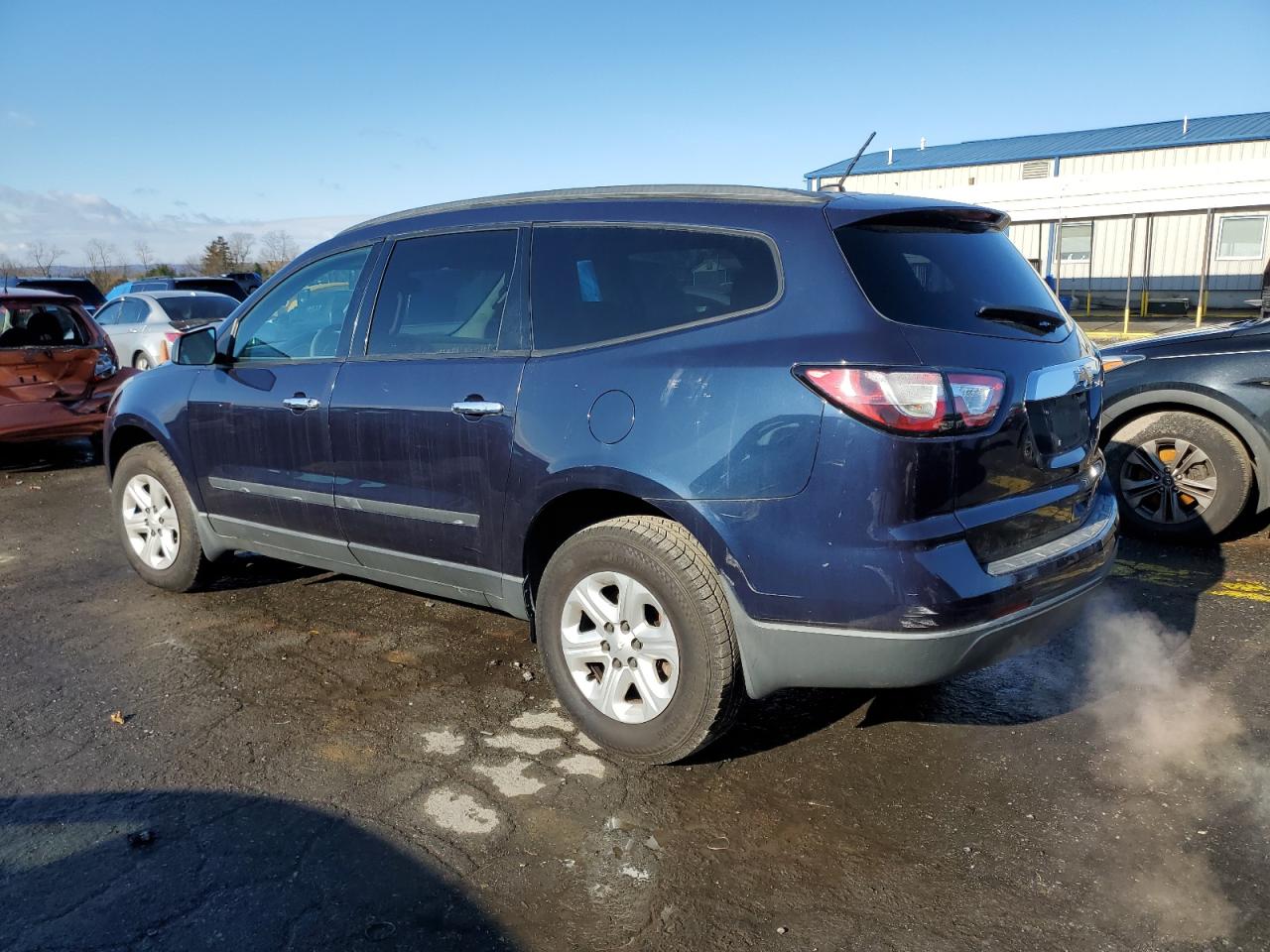 Obraz 2 z 2015 CHEVROLET TRAVERSE LS 2015 z VIN 1GNKRFED7FJ194159