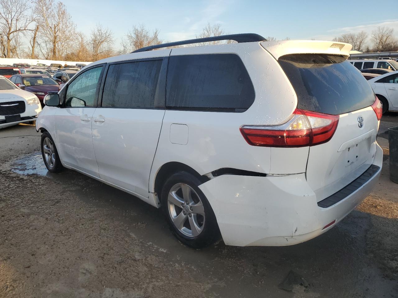 Изображение 2 2015 TOYOTA SIENNA LE 2015 с VIN 5TDKK3DC2FS612036