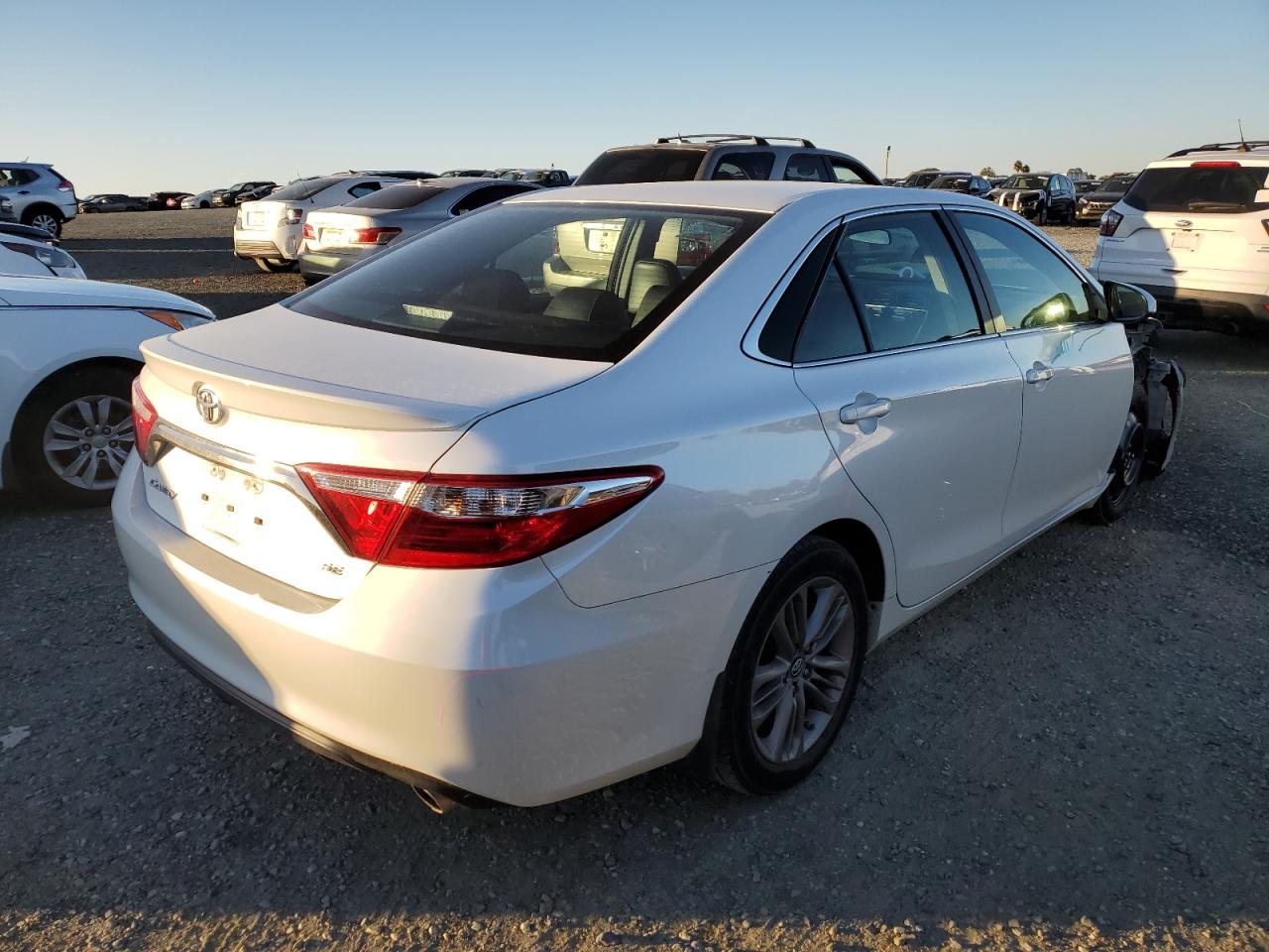Obraz 3 z 2017 TOYOTA CAMRY LE 2017 z VIN 4T1BF1FK2HU313542