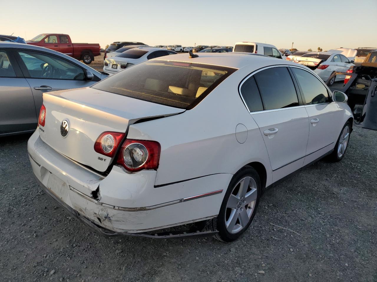 Image 3 of 2008 VOLKSWAGEN PASSAT KOMFORT 2008 with VIN WVWAK73C28P049698