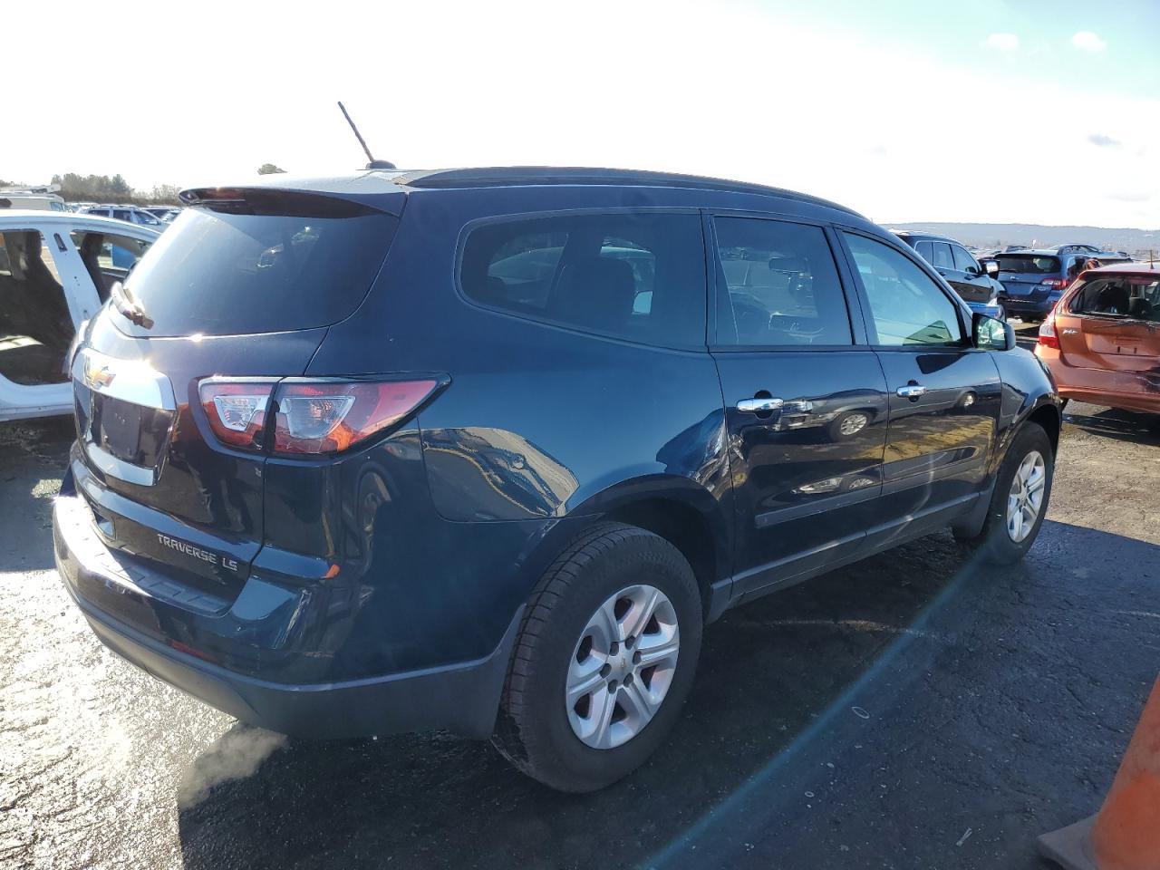 Obraz 3 z 2015 CHEVROLET TRAVERSE LS 2015 z VIN 1GNKRFED7FJ194159