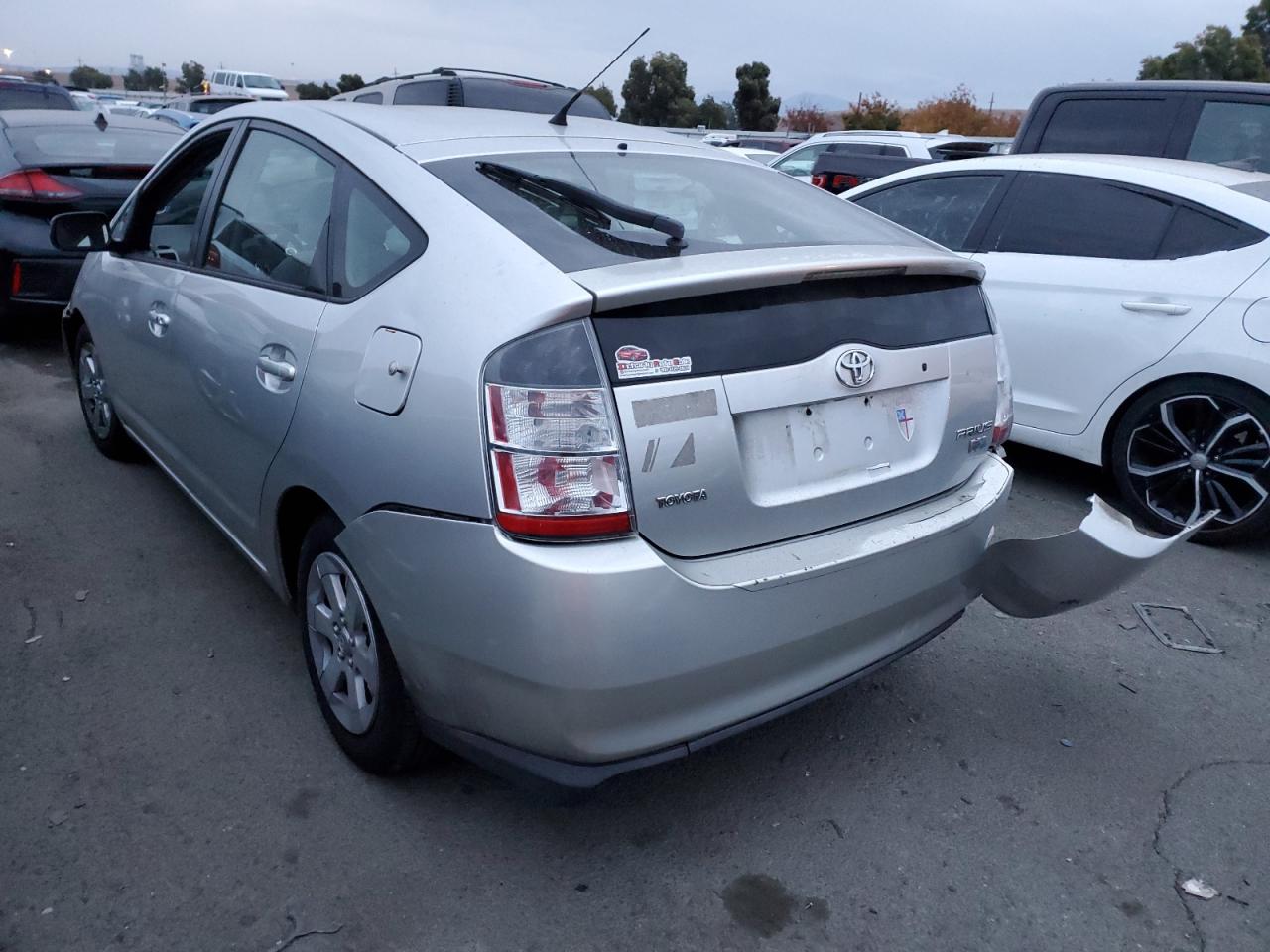 Image 2 of 2005 TOYOTA PRIUS  2005 with VIN JTDKB20UX57051442