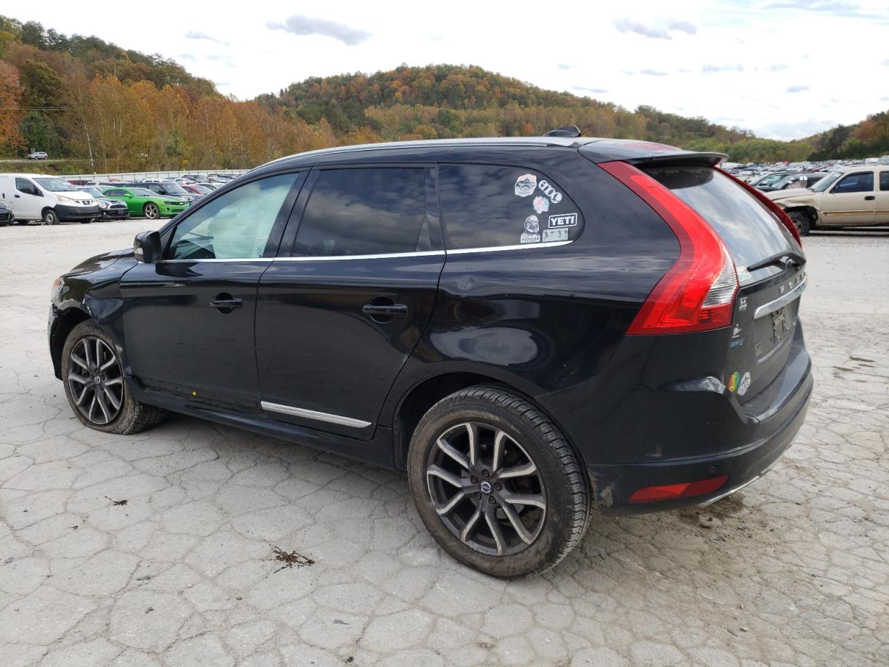 Image 2 of 2016 VOLVO XC60 T6 PREMIER 2016 with VIN YV449MRK1G2872346