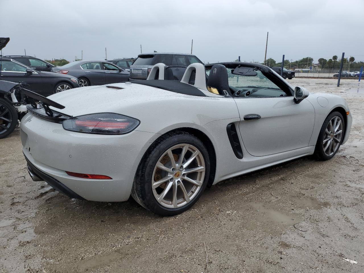 Image 3 of 2022 PORSCHE BOXSTER BASE 2022 with VIN WP0CA2A85NS205187