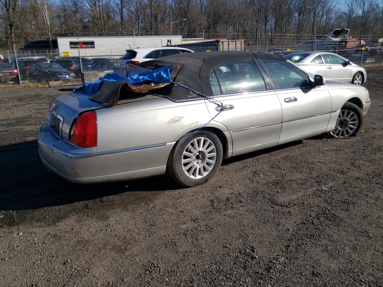 Изображение 3 2003 LINCOLN TOWN CAR EXECUTIVE 2003 с VIN 1LNHM81W53Y633801