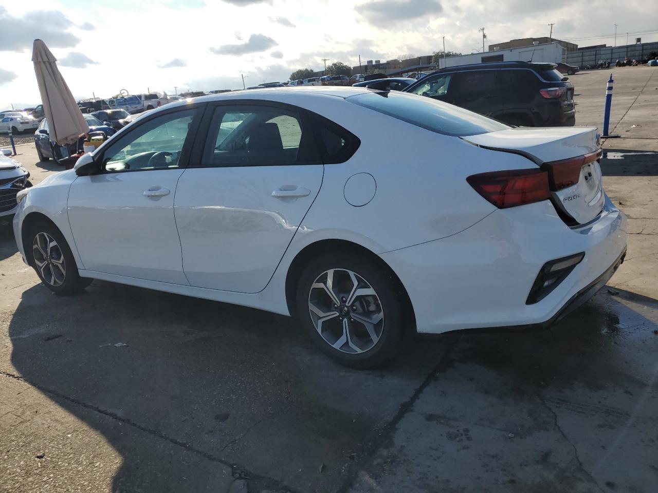 Изображение 2 2021 KIA FORTE FE 2021 с VIN 3KPF24ADXME357941