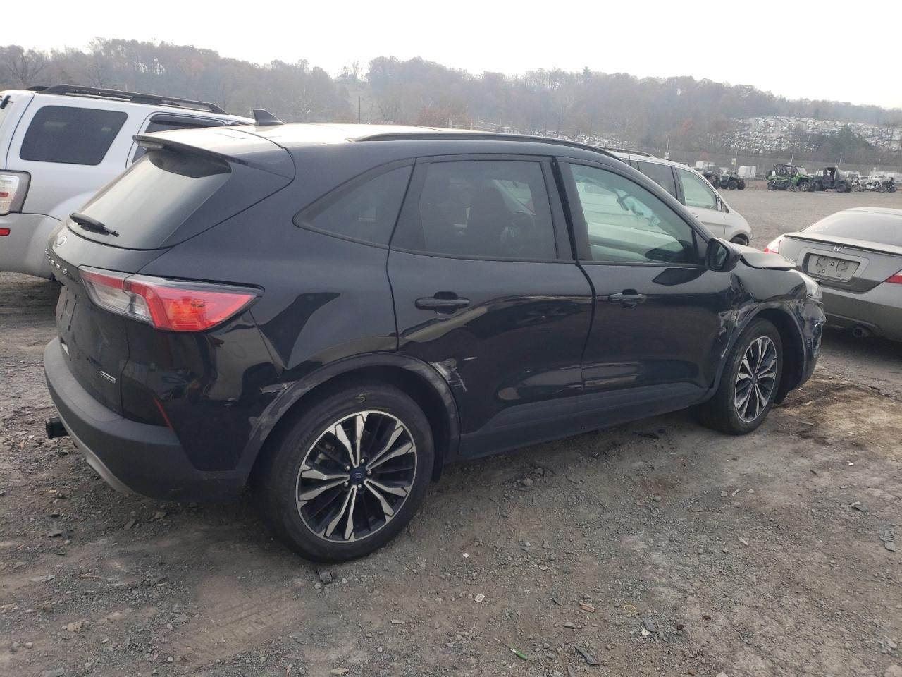 Image 3 of 2021 FORD ESCAPE SE 2021 with VIN 1FMCU9BZ9MUB11366