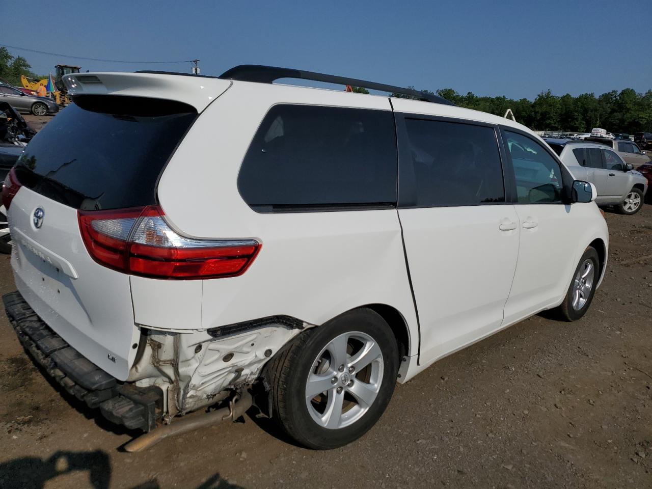 Image 3 of 2015 TOYOTA SIENNA LE 2015 with VIN 5TDKK3DC6FS584726