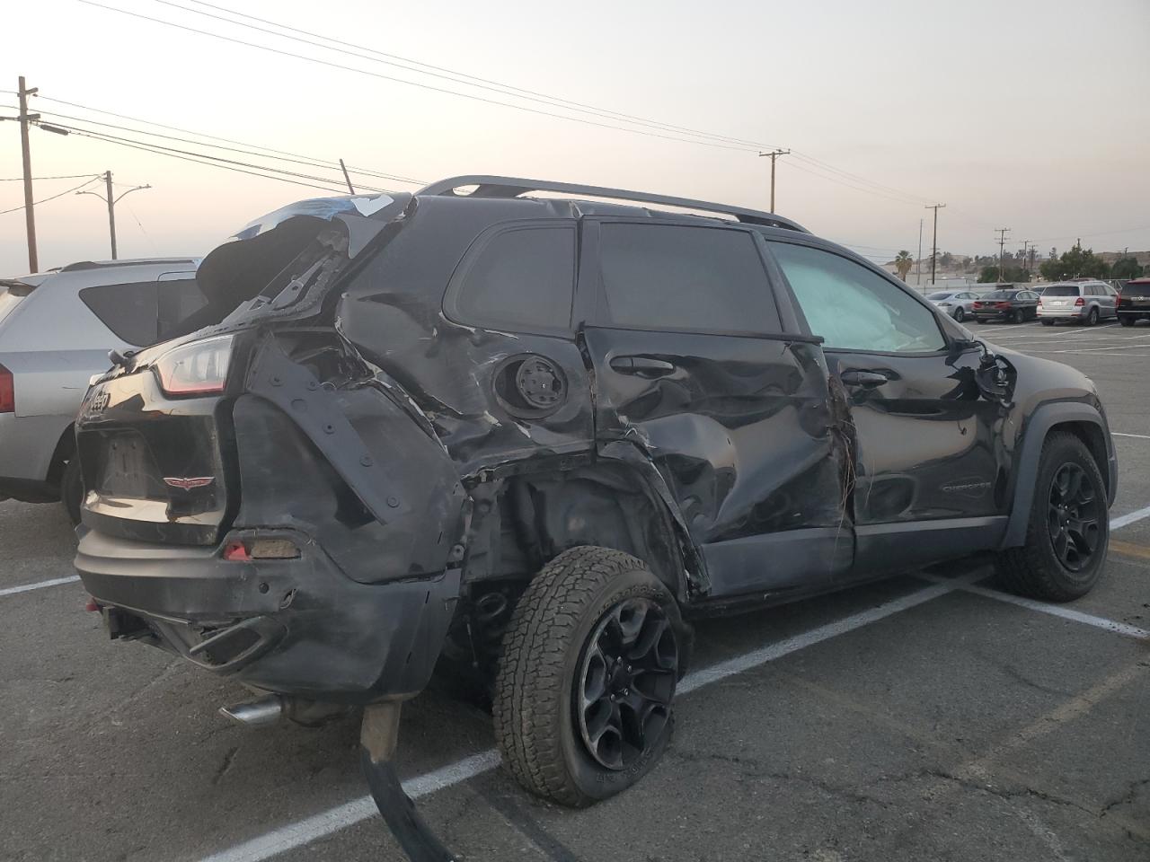 Изображение 3 2019 JEEP CHEROKEE TRAILHAWK 2019 с VIN 1C4PJMBX0KD328978