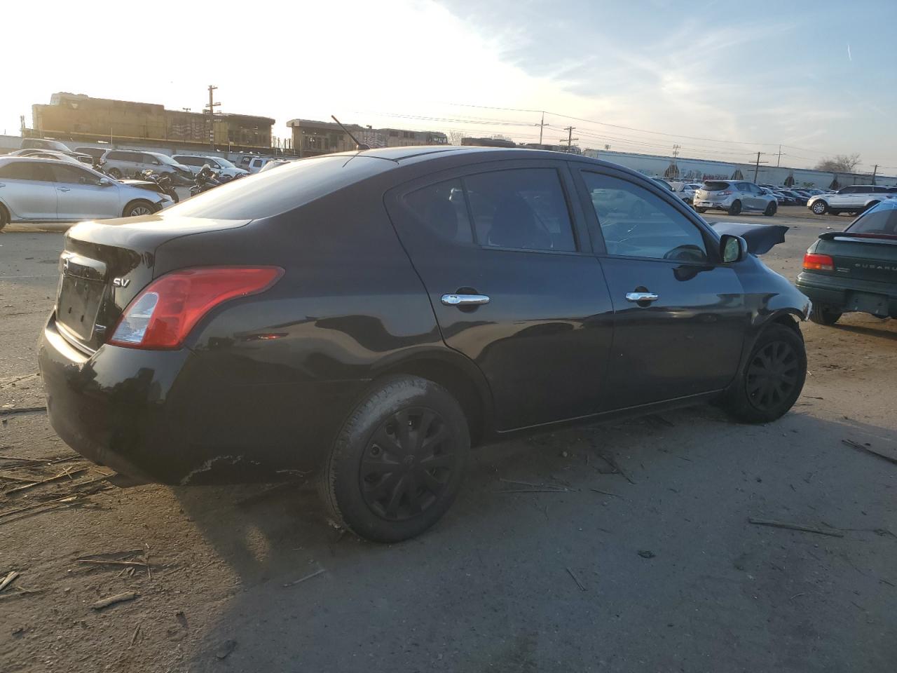 Изображение 3 2012 NISSAN VERSA S 2012 с VIN 3N1CN7AP1CL925383