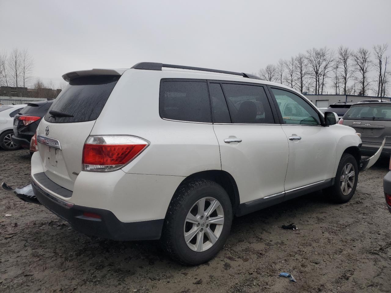 Image 3 of 2012 TOYOTA HIGHLANDER BASE 2012 with VIN 5TDBK3EH0CS123446
