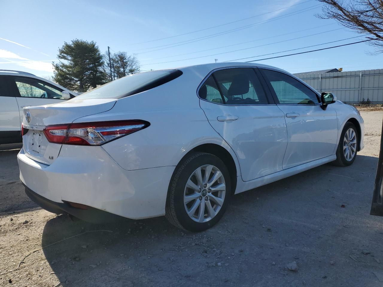 Obraz 3 z 2018 TOYOTA CAMRY L 2018 z VIN 4T1B11HKXJU647819