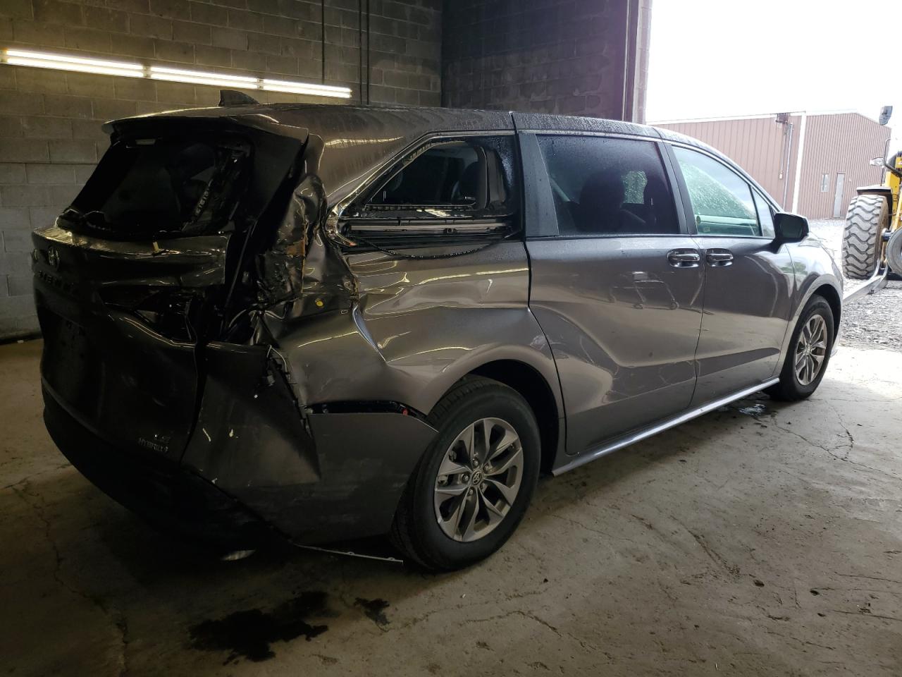 Image 3 of 2023 TOYOTA SIENNA LE 2023 with VIN 5TDKRKEC8PS166271