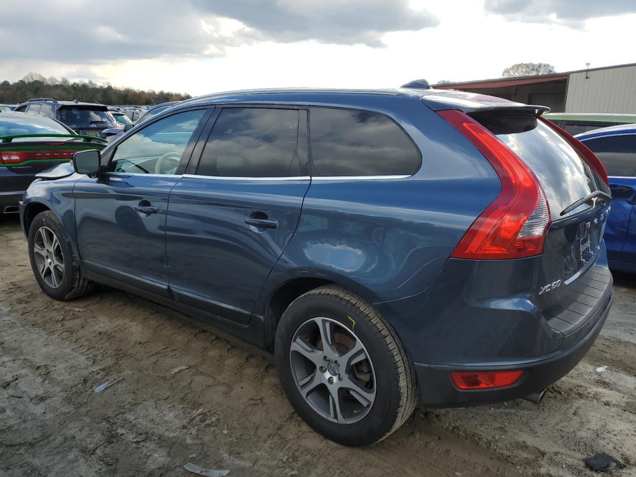 Image 2 of 2011 VOLVO XC60 T6 2011 with VIN YV4902DZ7B2209199