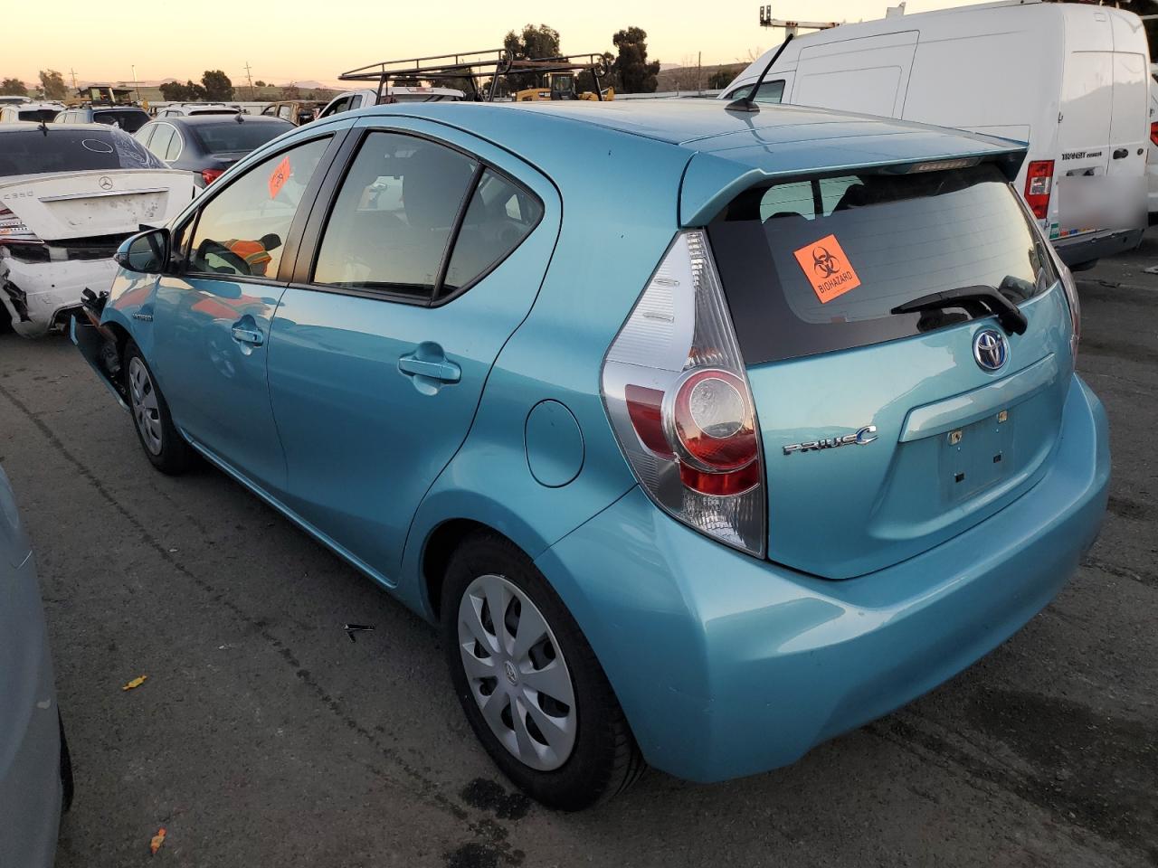 Image 2 of 2013 TOYOTA PRIUS C  2013 with VIN JTDKDTB33D1038747