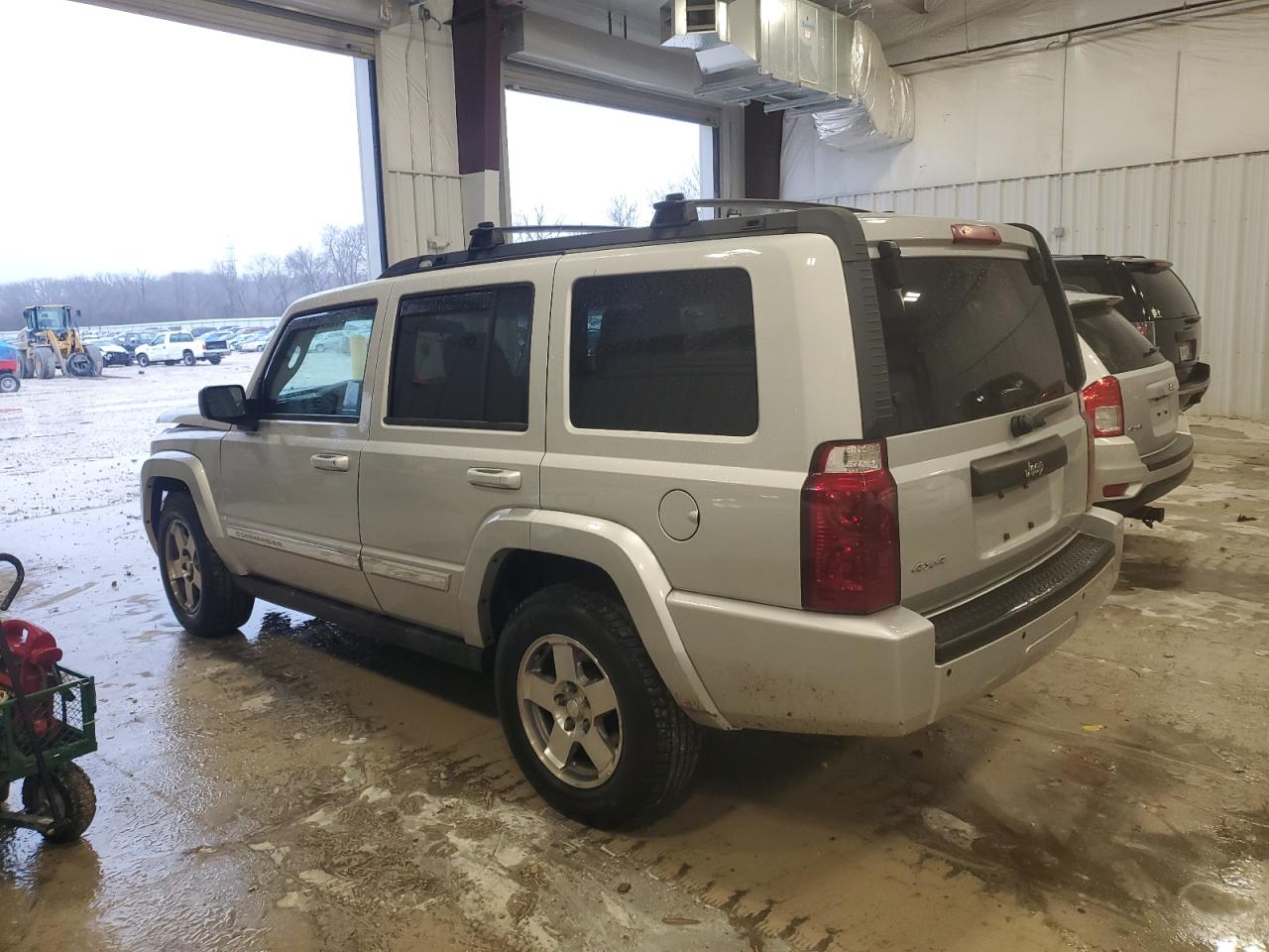 Image 2 of 2010 JEEP COMMANDER SPORT 2010 with VIN 1J4RG4GK9AC118091
