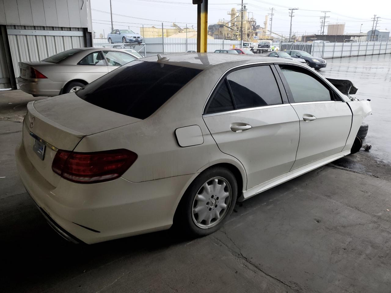 Obraz 3 z 2014 MERCEDES-BENZ E 350 2014 z VIN WDDHF5KBXEA810367
