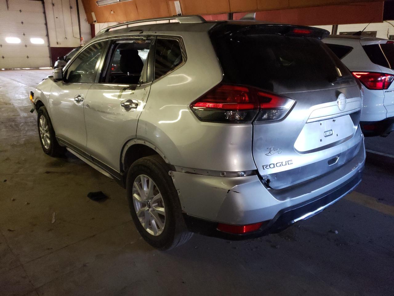 Obraz 2 z 2018 NISSAN ROGUE S 2018 z VIN JN8AT2MV8JW303429