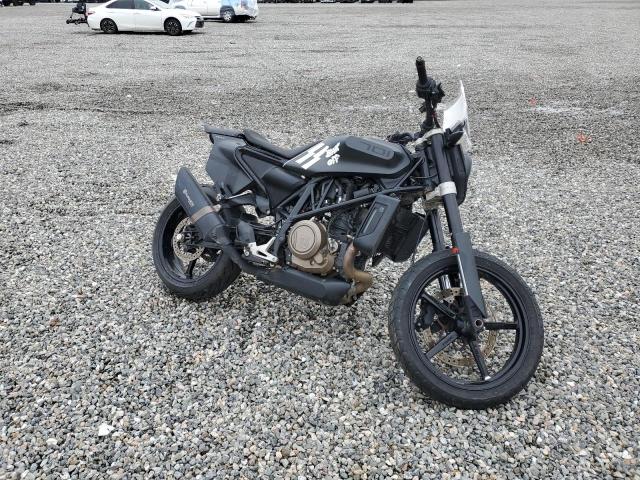 2019 HUSQVARNA SVARTPILEN 701  2019 image