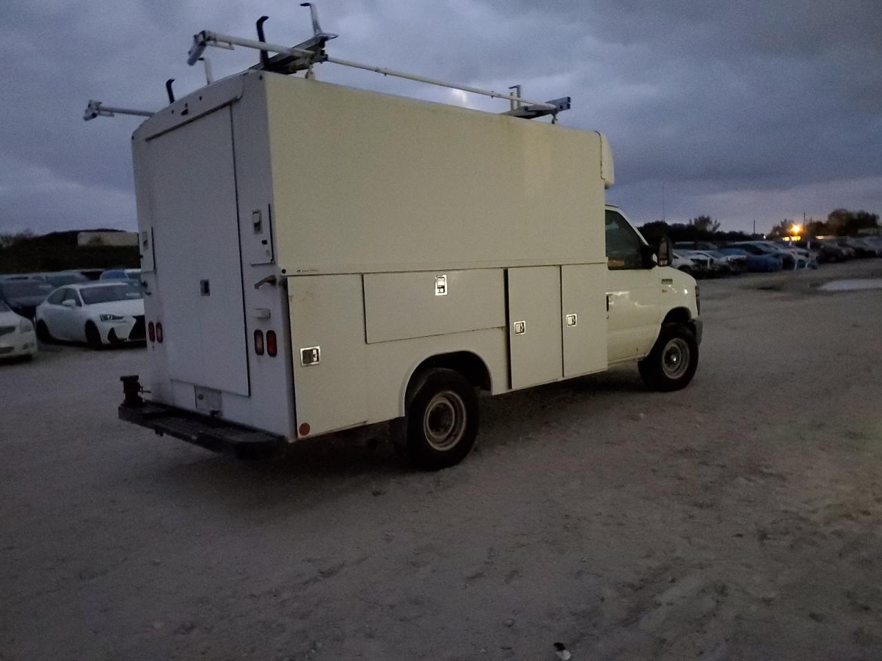 Image 3 of 2012 FORD ECONOLINE E350 SUPER DUTY CUTAWAY VAN 2012 with VIN 1FDSE3FL9CDB10597