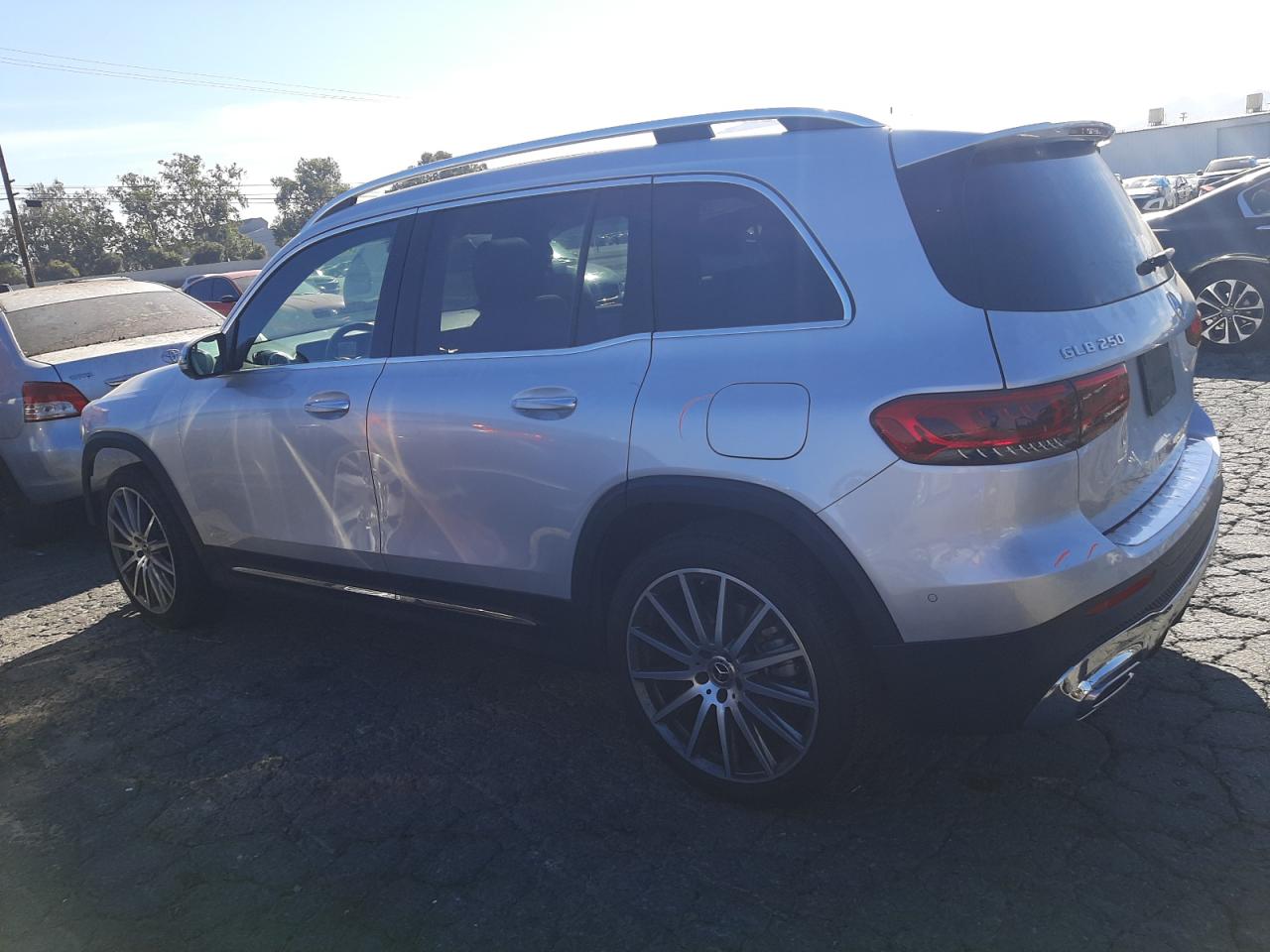 Image 2 of 2020 MERCEDES-BENZ GLB 250 2020 with VIN W1N4M4GB9LW067338