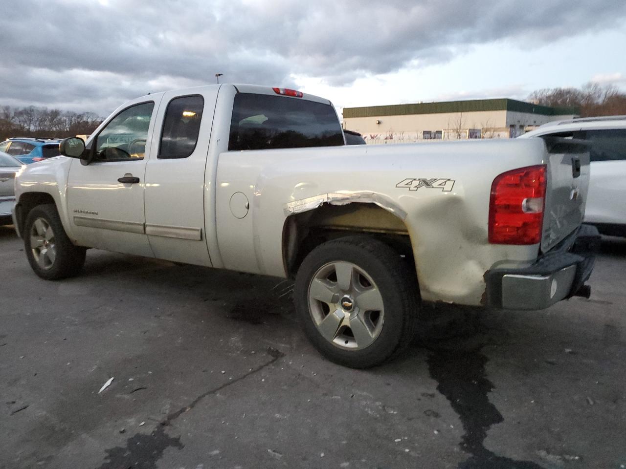 Image 2 of 2011 CHEVROLET SILVERADO K1500 LT 2011 with VIN 1GCRKSE30BZ427452